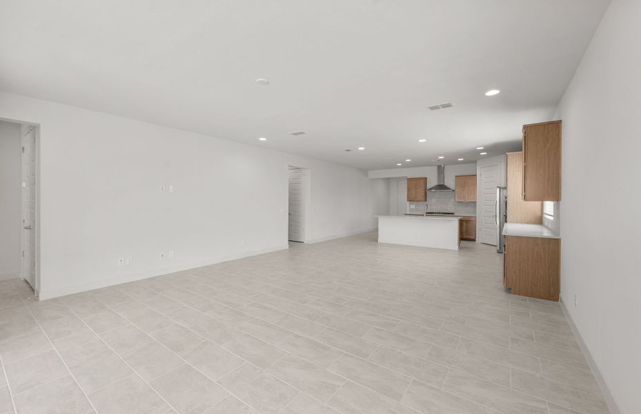 Spacious, unfurnished interior of a new home in Blossom Rock, Apache Junction (Image 21).