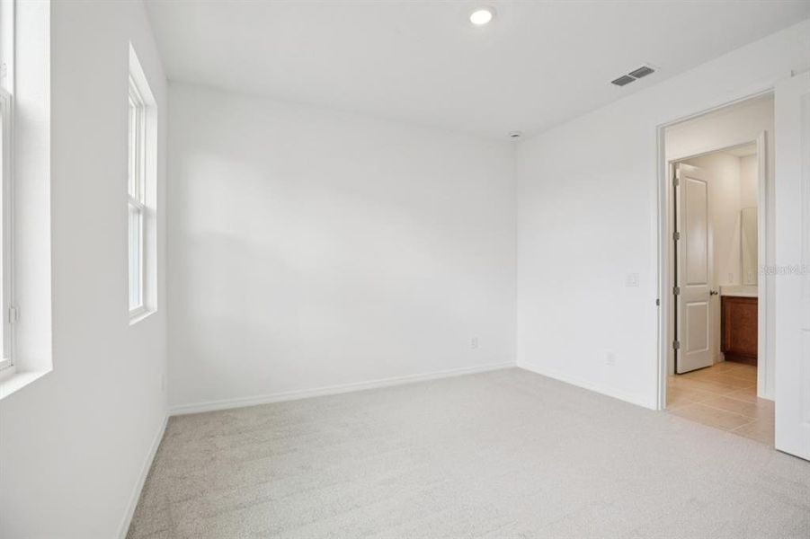 Spacious, unfurnished interior of a new home in , Winter Garden (Image 36).