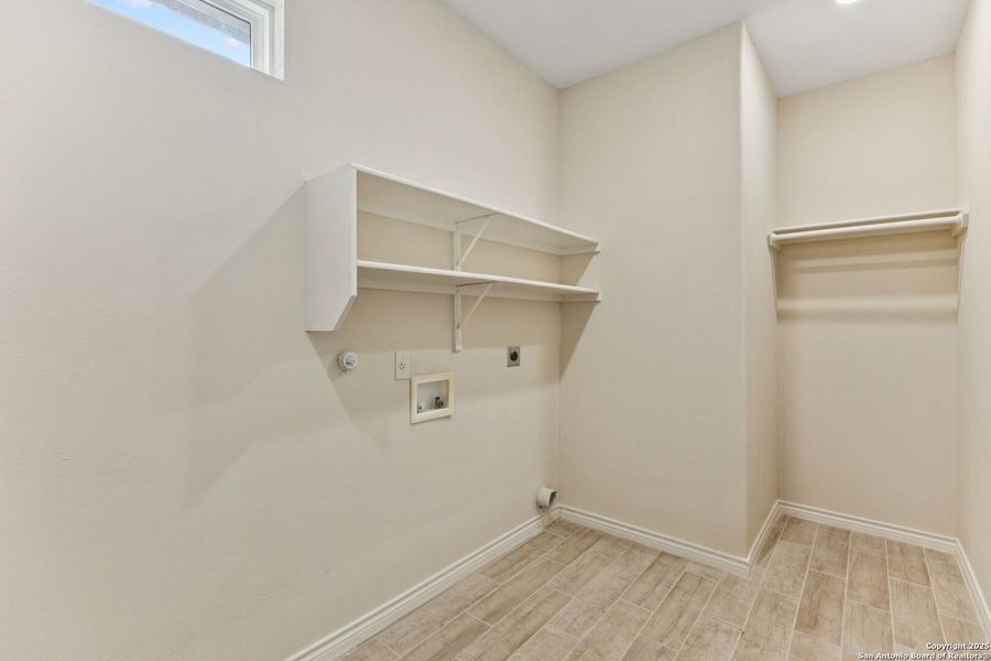 Spacious, unfurnished interior of a new home in , Seguin (Image 39). Spacious, unfurnished interior of a new home in , Seguin (Image 39).