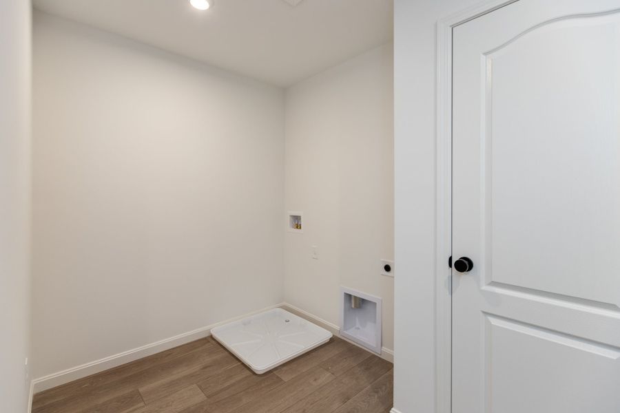 Representative unfurnished interior of a home built from the Grayson by Fischer Homes in Governor’s Preserve, Canton (Image 17).