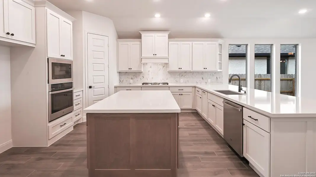 Furnished interior view inside a new home in Legacy At Lake Dunlap 50', New Braunfels (Image 6). Furnished interior view inside a new home in Legacy At Lake Dunlap 50', New Braunfels (Image 6).