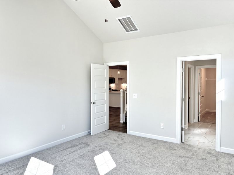 Spacious, unfurnished interior of a new home in Miller Park, Greenville (Image 18).