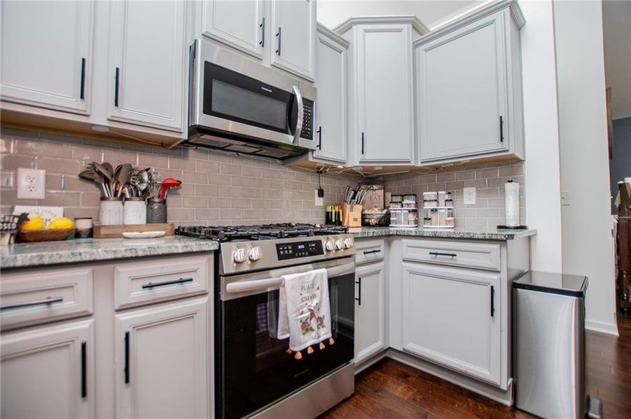 Close-up of interior finishes inside a home in , Villa Rica (Image 20). Close-up of interior finishes inside a home in , Villa Rica (Image 20).