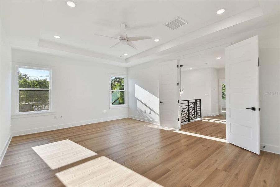 Spacious, unfurnished interior of a new home in , Tampa (Image 24).