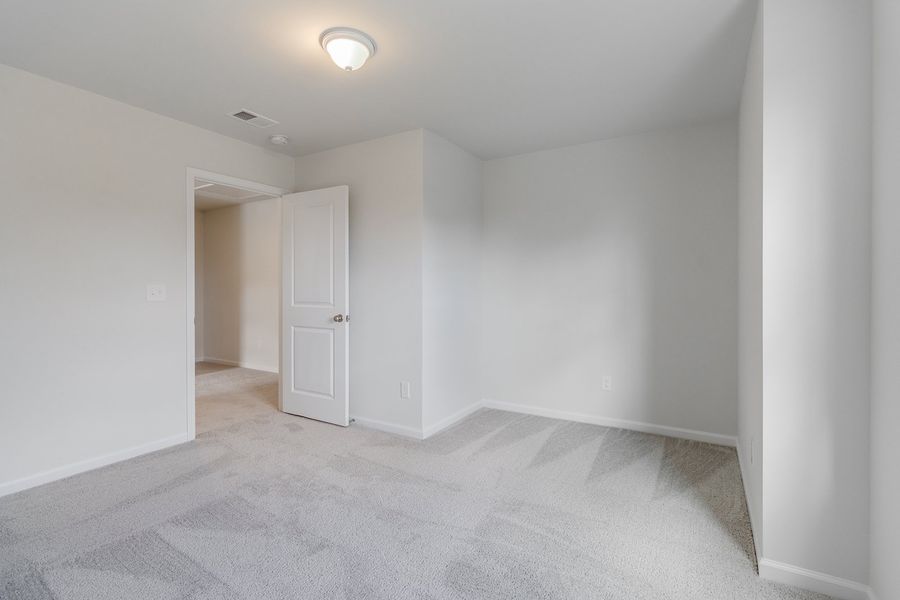 Spacious, unfurnished interior of a new home in Bluefield, Lexington (Image 22).