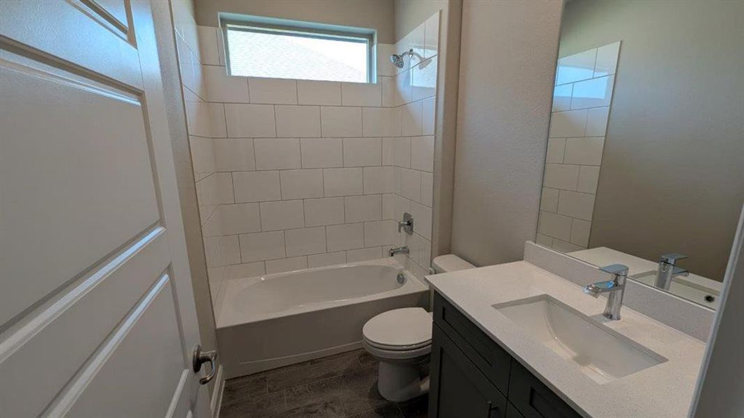 Furnished interior view inside a new home in Bella Vista, Granbury (Image 6).