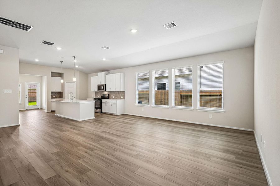 Photos are not of the actual home, but are photos of the builder home with same floorplan with similar interior finishes. Photos are not of the actual home, but are photos of the builder home with same floorplan with similar interior finishes.