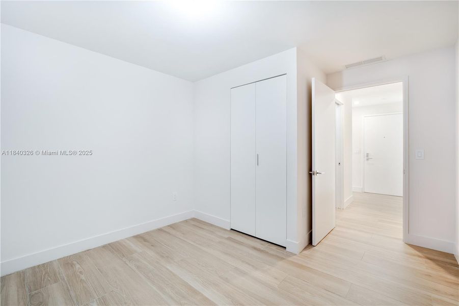 Spacious, unfurnished interior of a new home in Aria Reserve, Miami (Image 27). Spacious, unfurnished interior of a new home in Aria Reserve, Miami (Image 27).