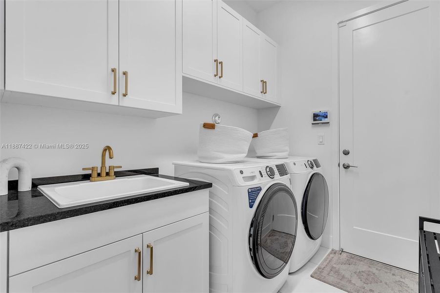Close-up of interior finishes inside a home in , Boca Raton (Image 17). Close-up of interior finishes inside a home in , Boca Raton (Image 17).