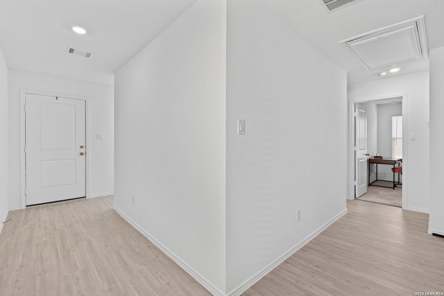 Spacious, unfurnished interior of a new home in Sunset Oaks, Maxwell (Image 18).