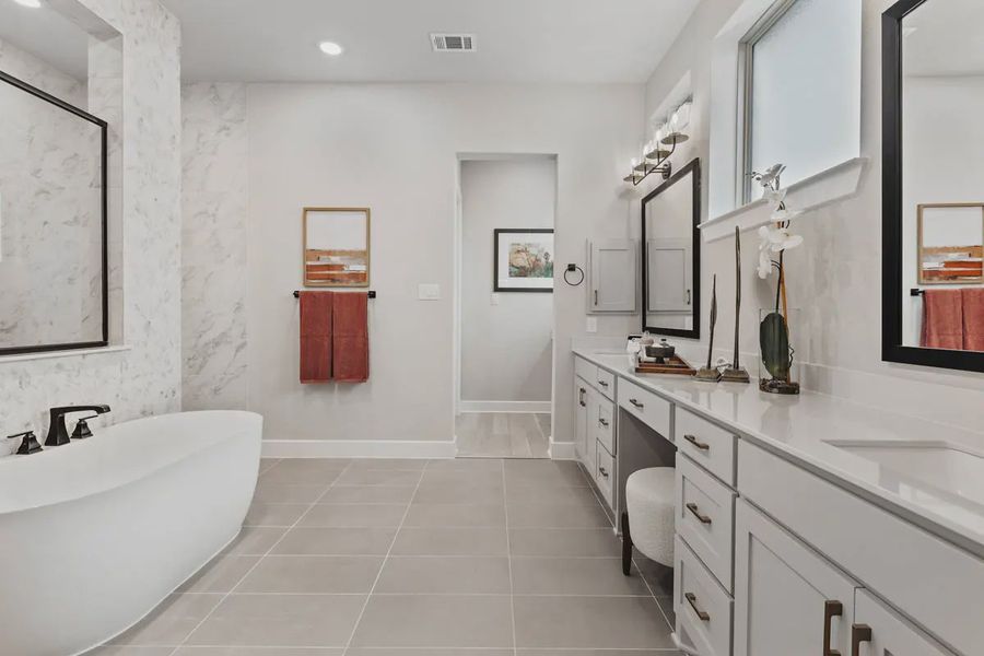 Furnished interior view inside a new home in Lakeway Estates, Waxahachie (Image 14).