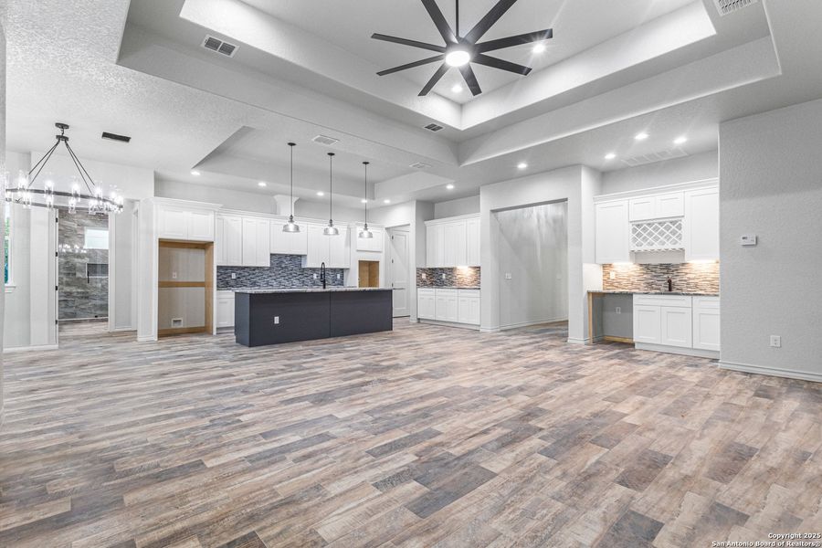 Spacious, unfurnished interior of a new home in , Natalia (Image 15).