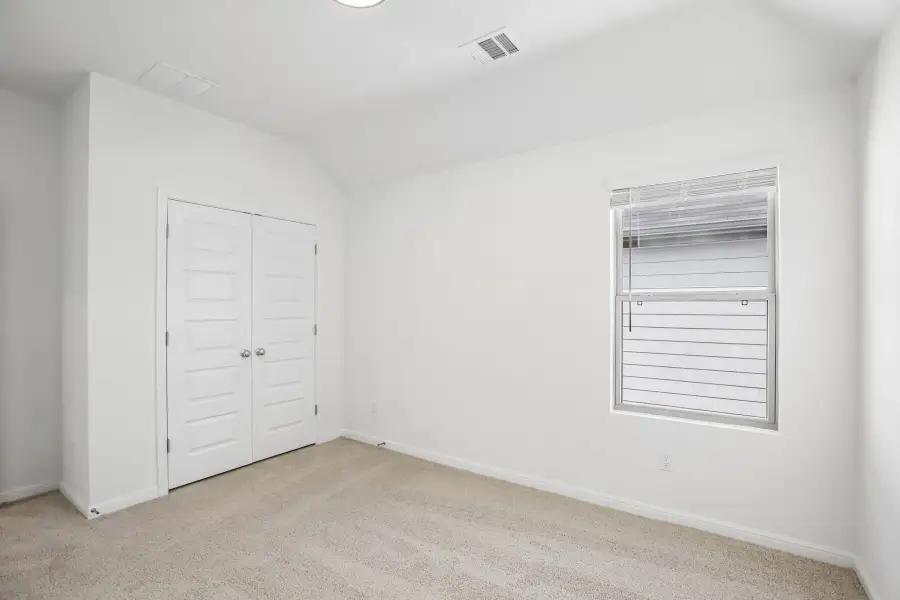 Spacious, unfurnished interior of a new home in Trinity Ranch, Elgin (Image 37).