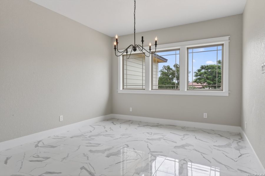 Spacious, unfurnished interior of a new home in , Bandera (Image 17).