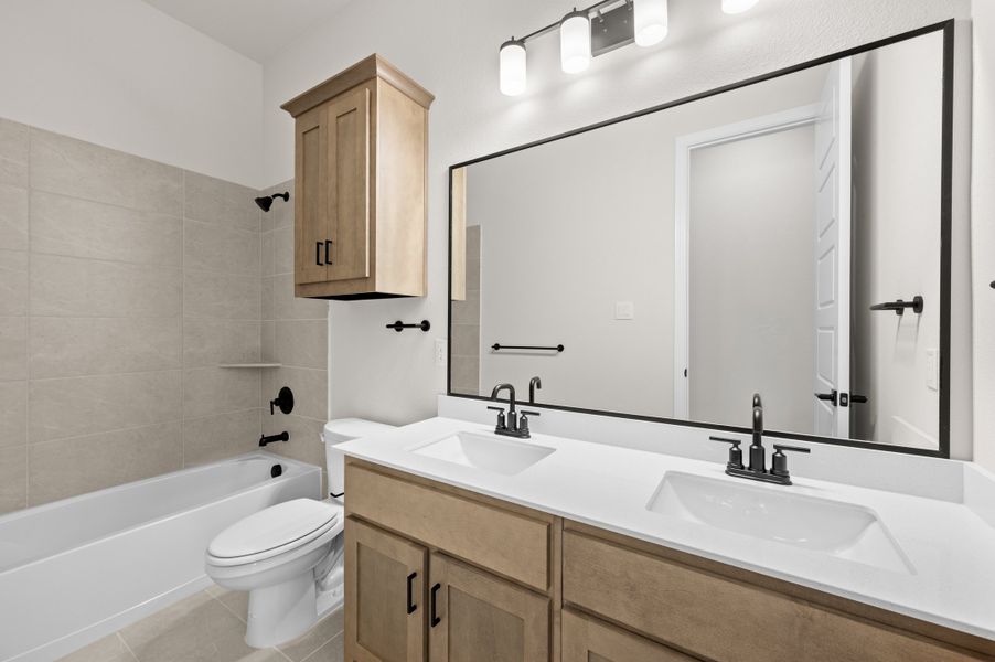Furnished interior view inside a new home in Myrtle Creek, Waxahachie (Image 12).