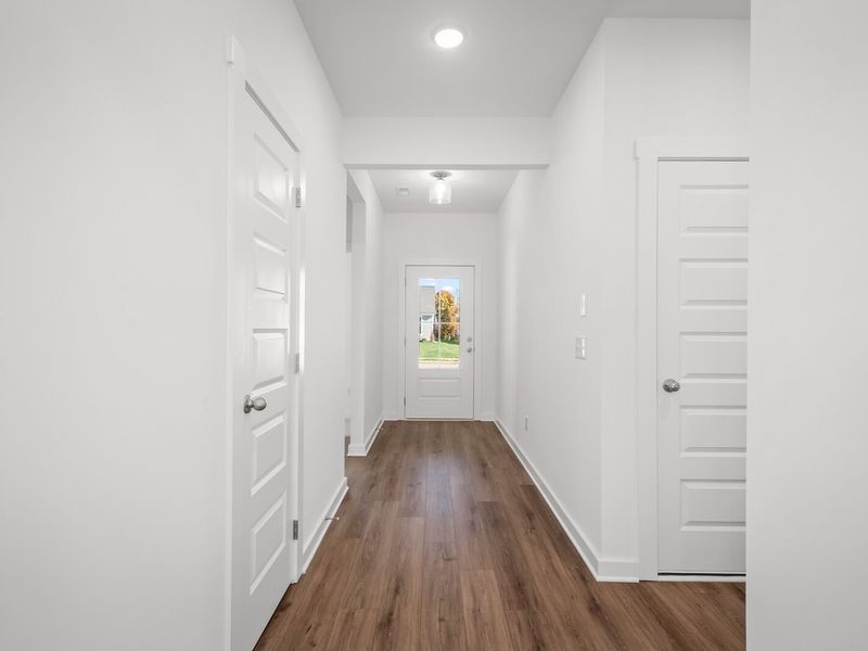 Spacious, unfurnished interior of a new home in Sage Farms, White House (Image 16).