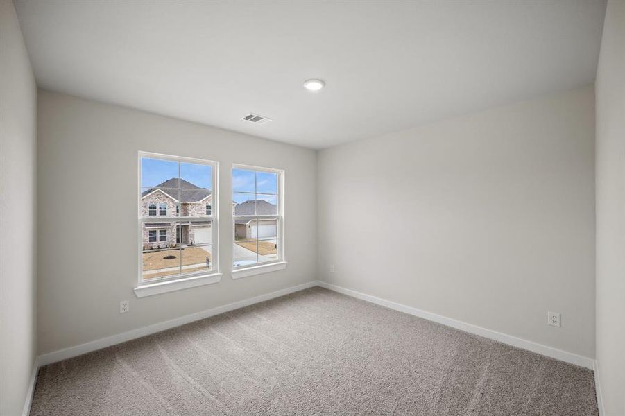 Spacious, unfurnished interior of a new home in Summerwood Estates, Red Oak (Image 16).