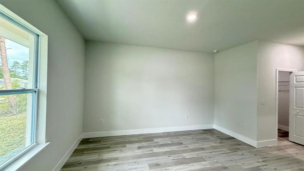Spacious, unfurnished interior of a new home in , Ocala (Image 15).