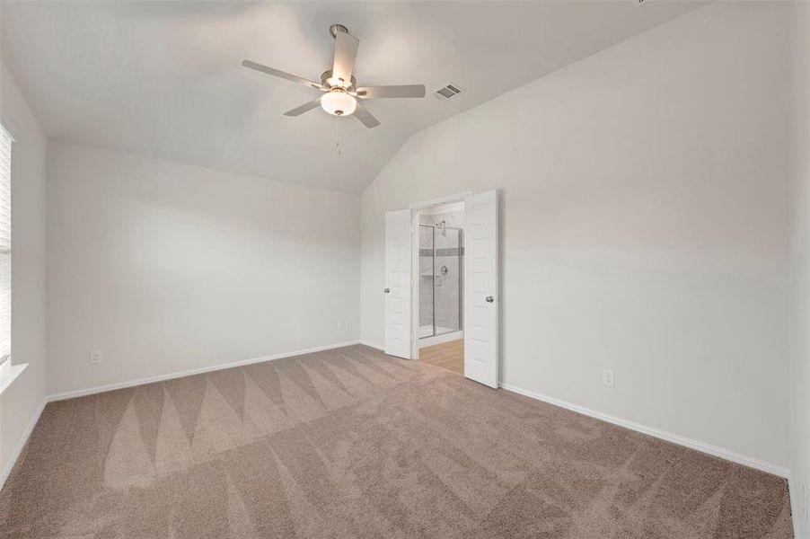 Spacious, unfurnished interior of a new home in Mobberly Farms, Pilot Point (Image 20).