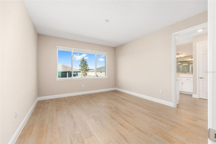 Spacious, unfurnished interior of a new home in , Ocala (Image 31).