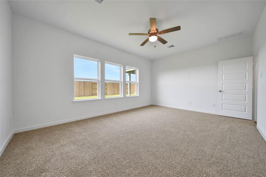 Spacious, unfurnished interior of a new home in , Rosharon (Image 22).