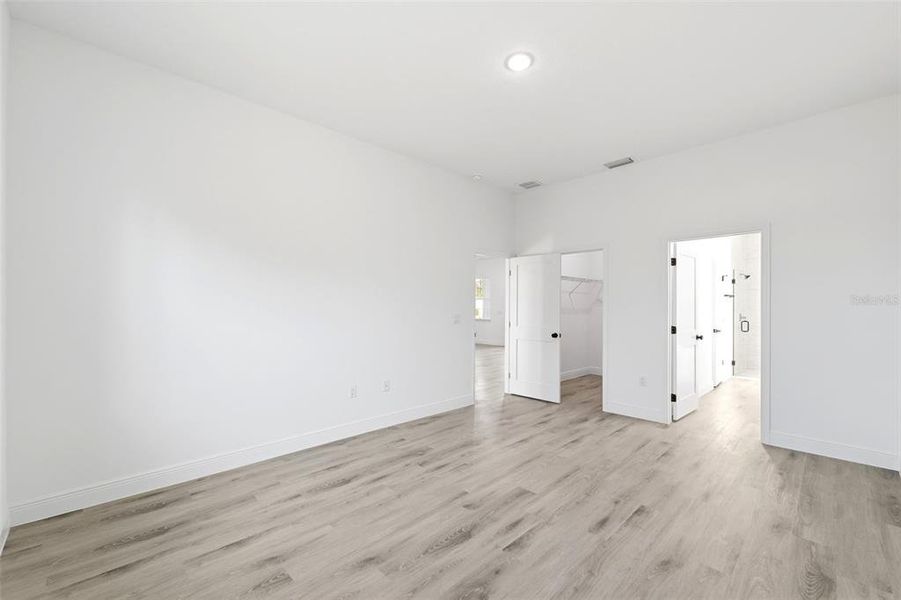 Spacious, unfurnished interior of a new home in , Ocala (Image 35).