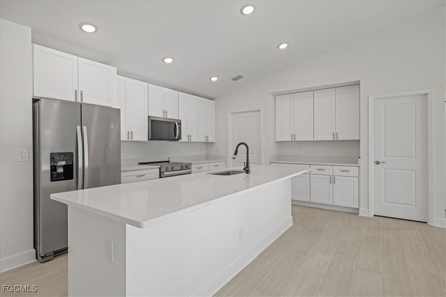 Furnished interior view inside a new home in Cape Coral, Cape Coral (Image 7).