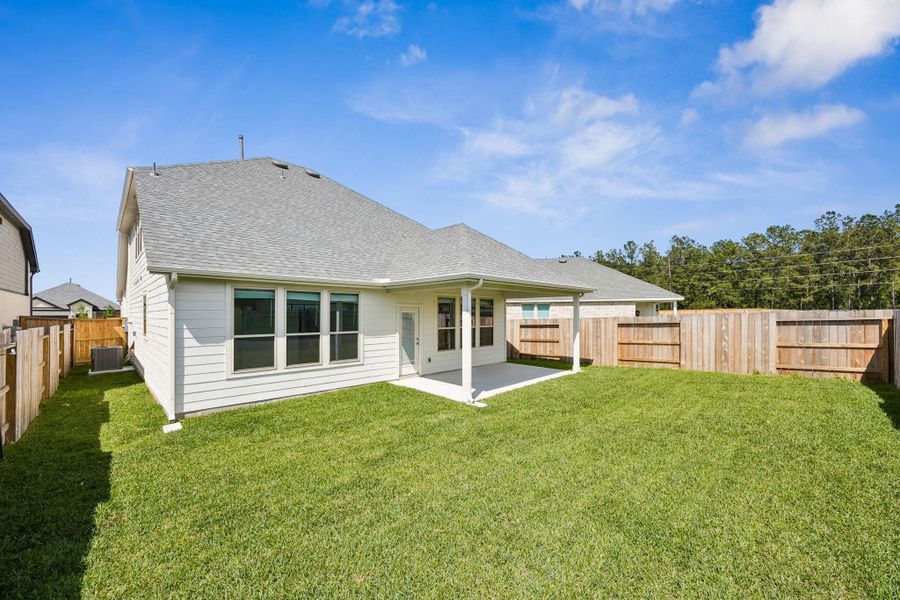 Exterior details and patio area of a home in Mavera, Conroe (Image 4).