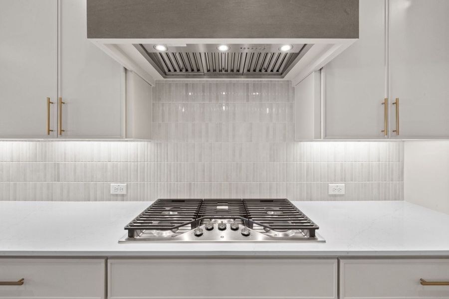 Representative interior finishes for a home built from the Ashlyn by Ashton Woods in Provence, Austin (Image 18).