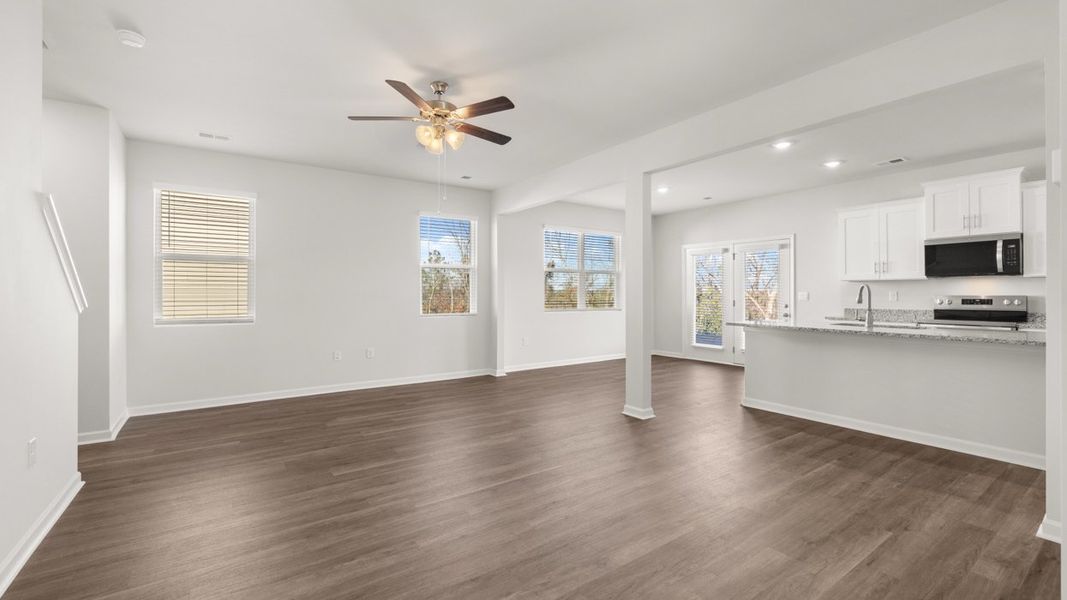 Spacious, unfurnished interior of a new home in The Abbey at Trolley Run Station, Aiken (Image 13).