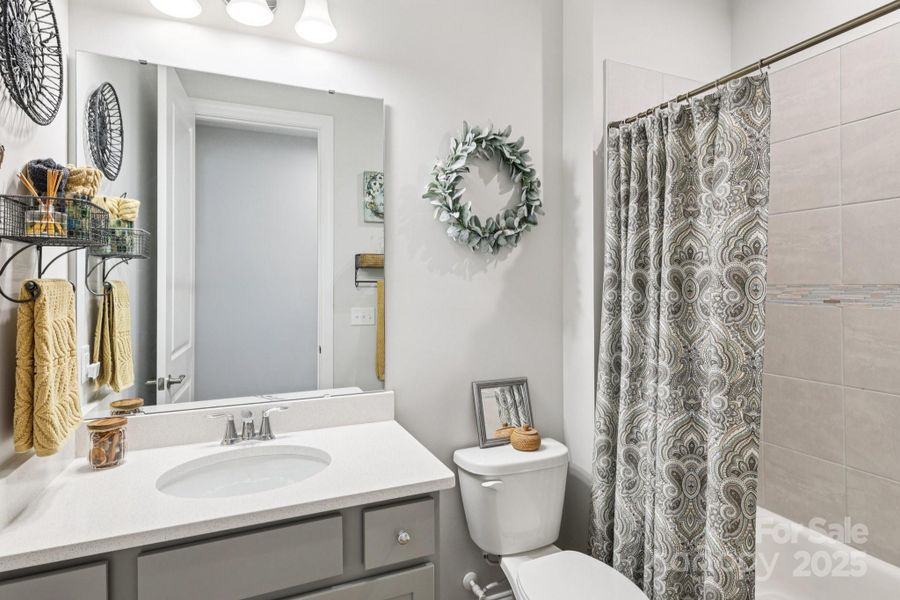 Furnished interior view inside a new home in Handsmill on Lake Wylie, York (Image 17).