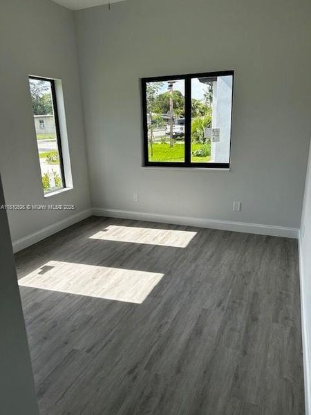 Spacious, unfurnished interior of a new home in , Fort Lauderdale (Image 13).