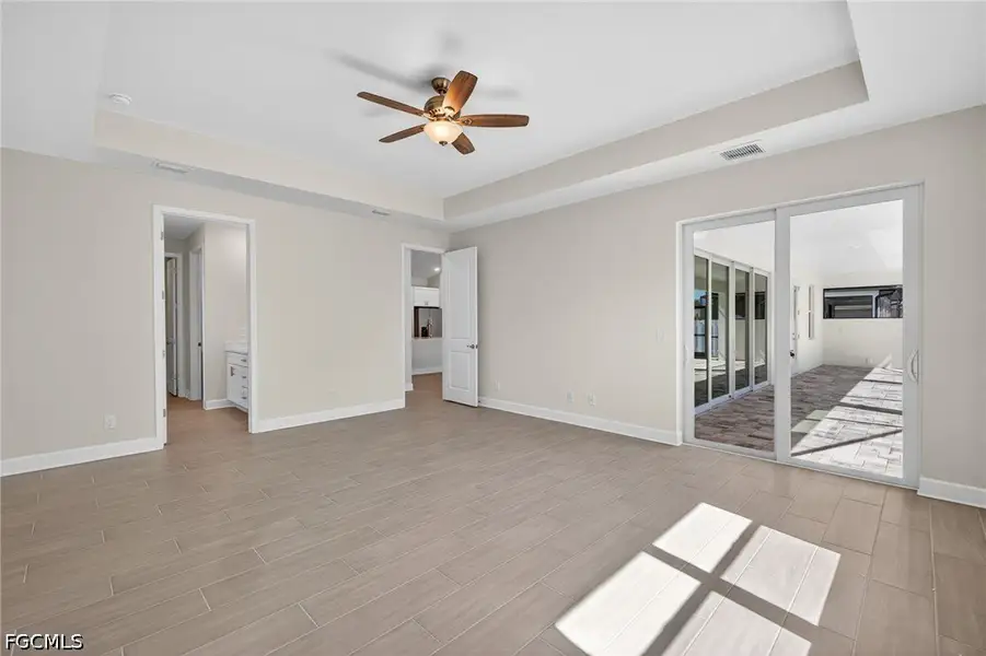 Spacious, unfurnished interior of a new home in Cape Coral, Cape Coral (Image 15).