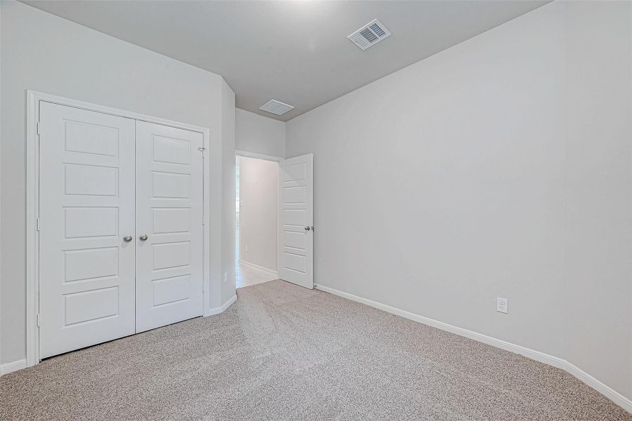 Spacious, unfurnished interior of a new home in Woodland Lakes, Huffman (Image 19).
