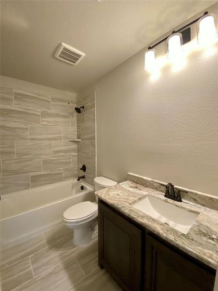 Ensuite bath 3 for bed 4.