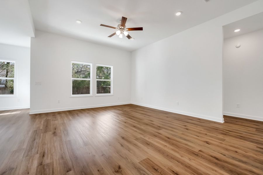Spacious, unfurnished interior of a new home in Barton's Bend, Crestview (Image 31). Spacious, unfurnished interior of a new home in Barton's Bend, Crestview (Image 31).