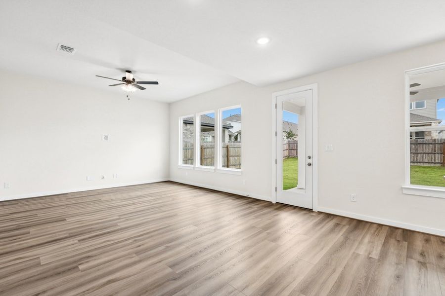 Spacious, unfurnished interior of a new home in University Heights, Round Rock (Image 15).