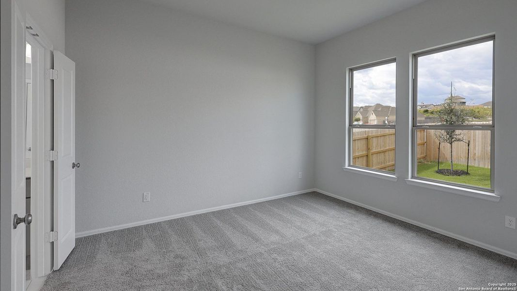 Spacious, unfurnished interior of a new home in Ladera 40', San Antonio (Image 22). Spacious, unfurnished interior of a new home in Ladera 40', San Antonio (Image 22).