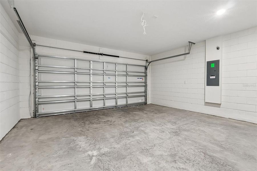 Spacious, unfurnished interior of a new home in Hamilton Bluff, Haines City (Image 19).