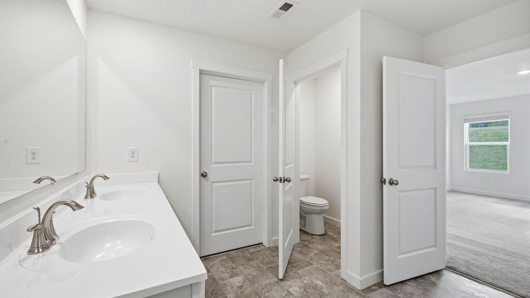 Furnished interior view inside a new home in Emory Creek, Harriman (Image 10).