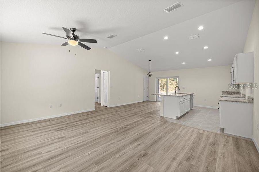 Spacious, unfurnished interior of a new home in , Ocklawaha (Image 10).