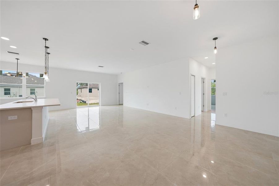 Spacious, unfurnished interior of a new home in , Port Charlotte (Image 17).