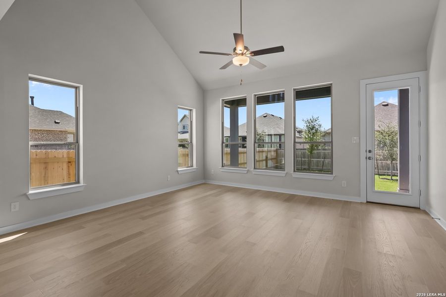 Spacious, unfurnished interior of a new home in Davis Ranch, San Antonio (Image 25).