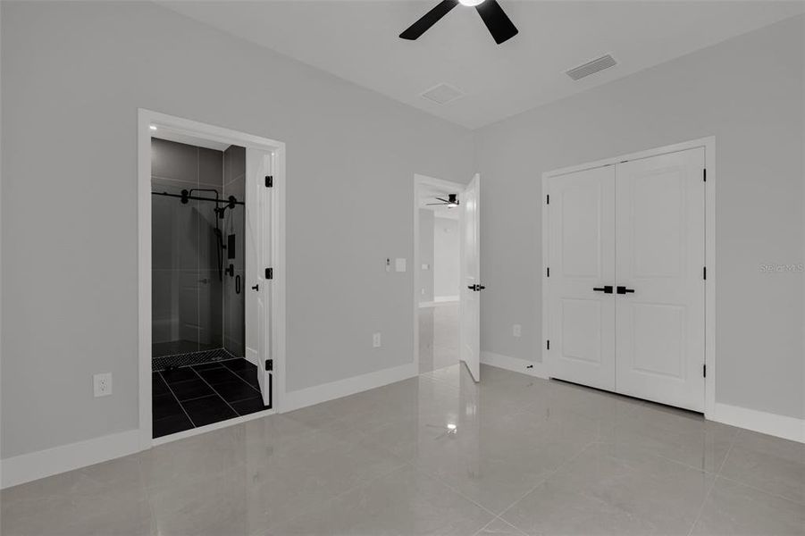 Spacious, unfurnished interior of a new home in , Ocala (Image 31).