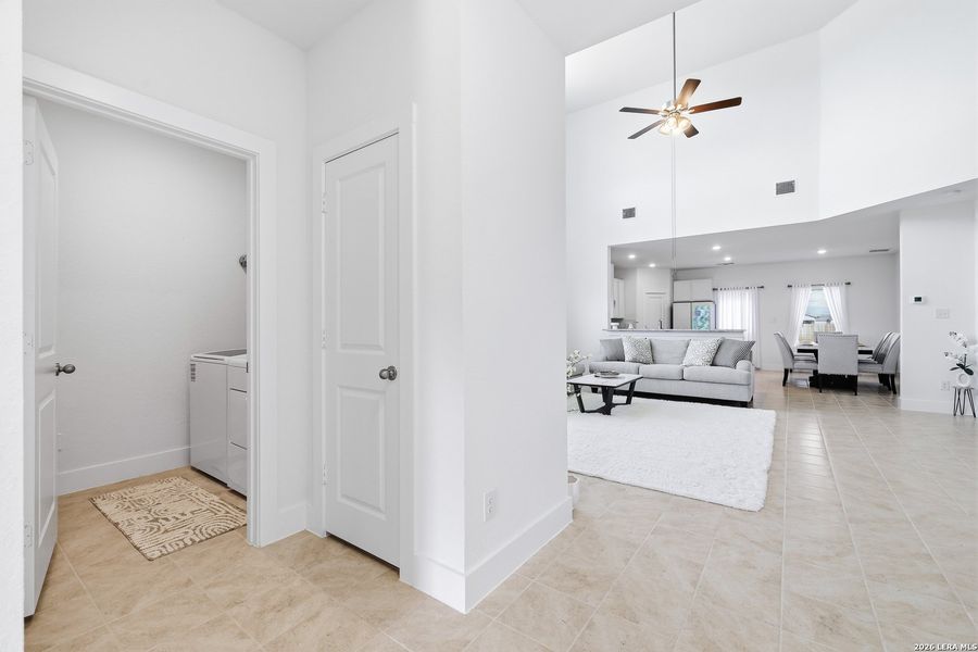 Furnished interior view inside a new home in , Seguin (Image 9).