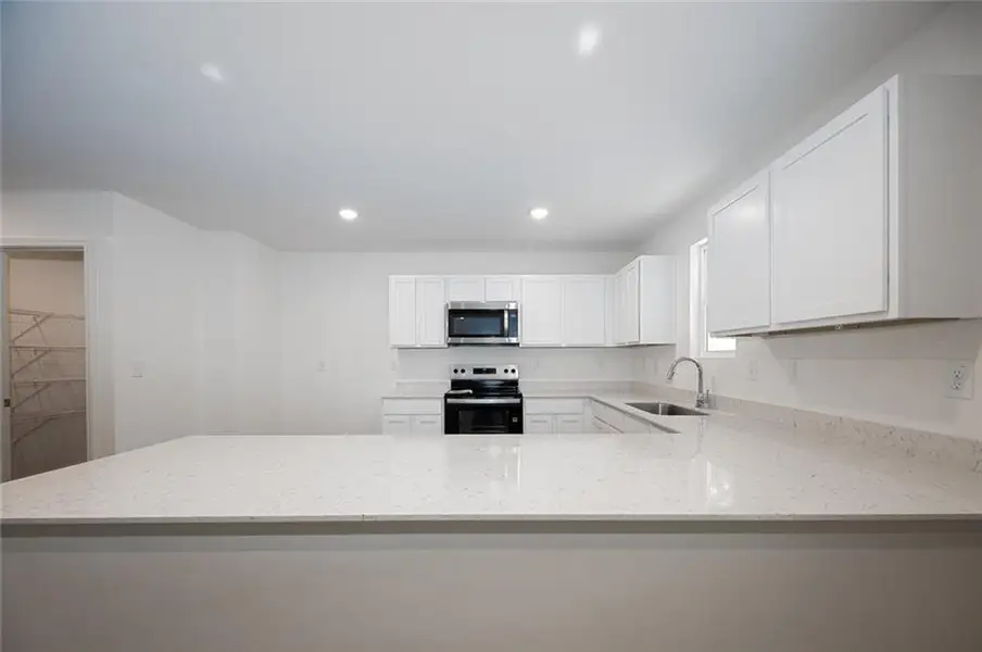Furnished interior view inside a new home in , Lizella (Image 4).