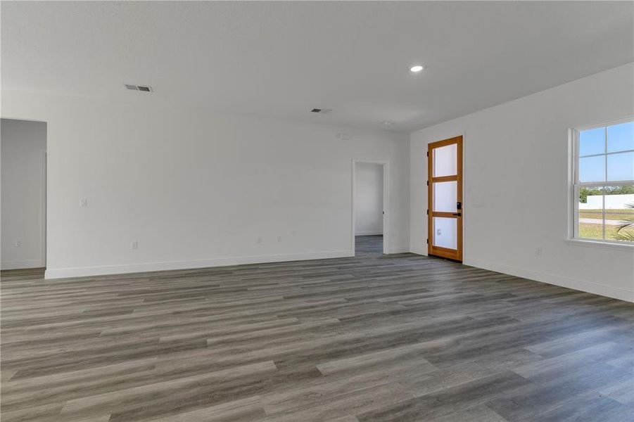 Spacious, unfurnished interior of a new home in , Ocala (Image 15).