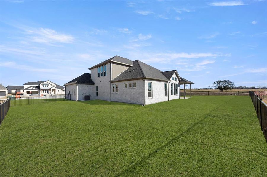 25_26. 208 Links - Back