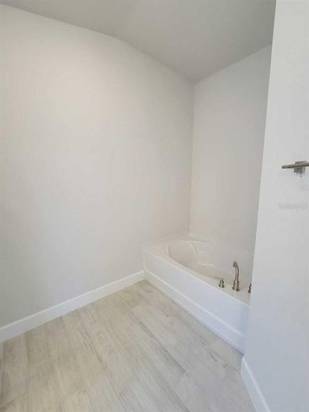 Spacious, unfurnished interior of a new home in Ocala Crossings South, Ocala (Image 20).