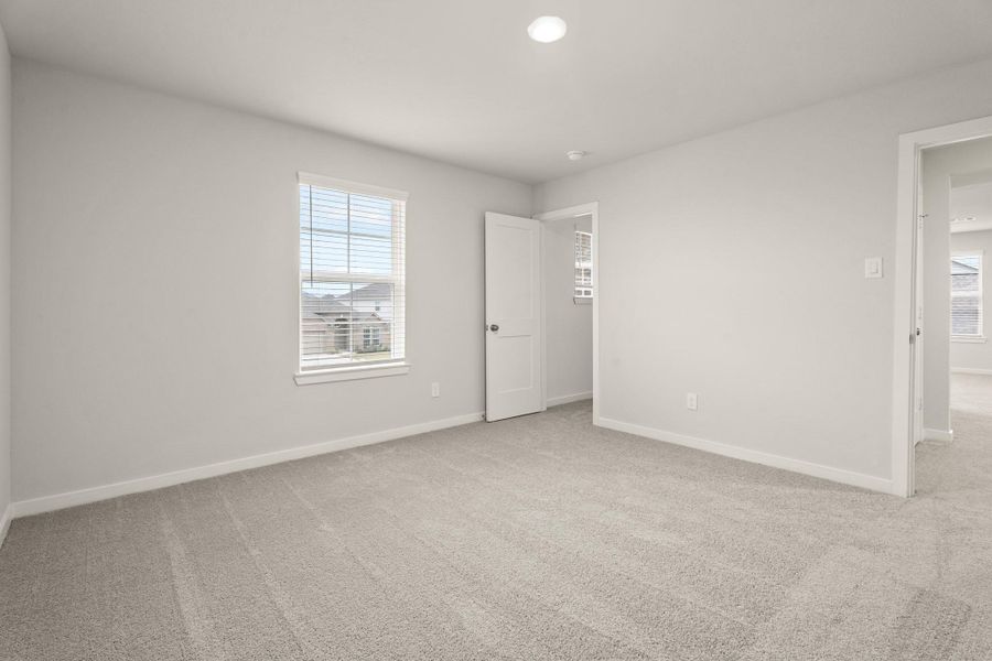 Spacious, unfurnished interior of a new home in Trails at Woodhaven, La Marque (Image 28).